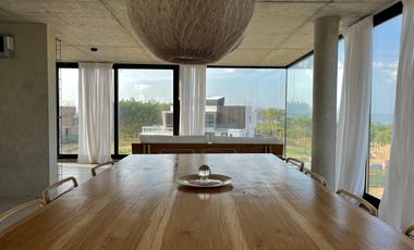 En Venta Casa a Metros de la Playa de Costa Esmeralda Pinamar