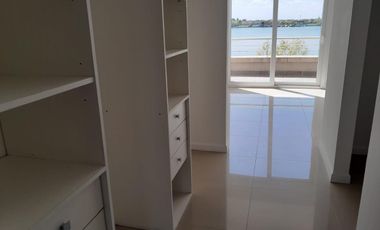 4 ambientes    2 cocheras .Excelente funcionalidad, estar y suite con balcón corrido a laguna.