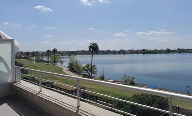 4 ambientes    2 cocheras .Excelente funcionalidad, estar y suite con balcón corrido a laguna.