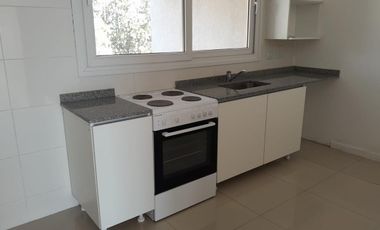 4 ambientes    2 cocheras .Excelente funcionalidad, estar y suite con balcón corrido a laguna.