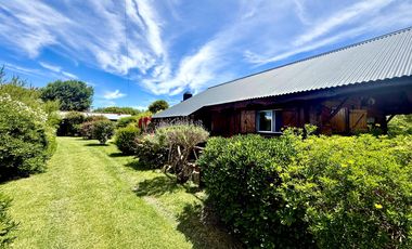 Casa + Quincho con gran parque, a metros del lago!