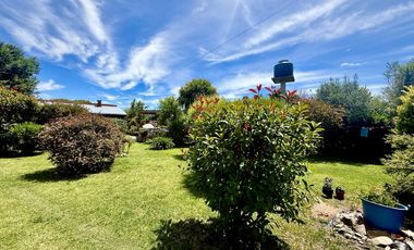 Casa + Quincho con gran parque, a metros del lago!