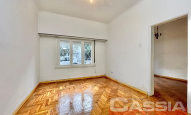 MUY BUEN PH EN PLANTA BAJA CON 3 DORMITORIOS, COCINA, TERRAZA Y COCHERA, UN BAÑO Y LAVADERO