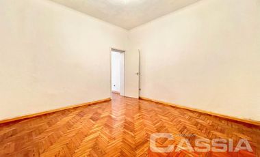 MUY BUEN PH EN PLANTA BAJA CON 3 DORMITORIOS, COCINA, TERRAZA Y COCHERA, UN BAÑO Y LAVADERO