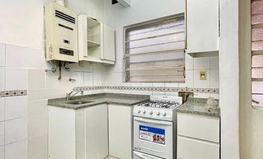 MUY BUEN PH EN PLANTA BAJA CON 3 DORMITORIOS, COCINA, TERRAZA Y COCHERA, UN BAÑO Y LAVADERO