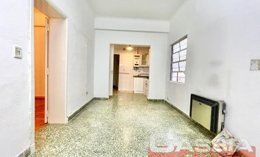 MUY BUEN PH EN PLANTA BAJA CON 3 DORMITORIOS, COCINA, TERRAZA Y COCHERA, UN BAÑO Y LAVADERO