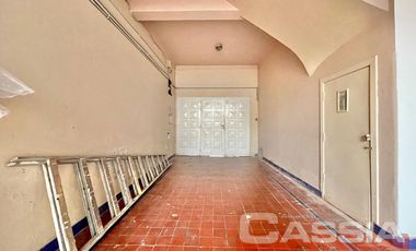 MUY BUEN PH EN PLANTA BAJA CON 3 DORMITORIOS, COCINA, TERRAZA Y COCHERA, UN BAÑO Y LAVADERO