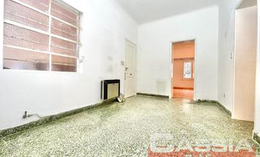 MUY BUEN PH EN PLANTA BAJA CON 3 DORMITORIOS, COCINA, TERRAZA Y COCHERA, UN BAÑO Y LAVADERO