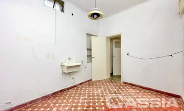 MUY BUEN PH EN PLANTA BAJA CON 3 DORMITORIOS, COCINA, TERRAZA Y COCHERA, UN BAÑO Y LAVADERO