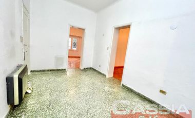 MUY BUEN PH EN PLANTA BAJA CON 3 DORMITORIOS, COCINA, TERRAZA Y COCHERA, UN BAÑO Y LAVADERO