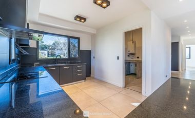 Venta - Casa 4 ambientes con pileta y parrilla - Rúmenco 