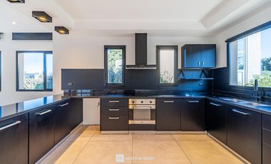 Venta - Casa 4 ambientes con pileta y parrilla - Rúmenco 