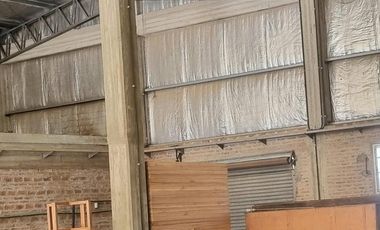 Excelente Galpón con lote lindero