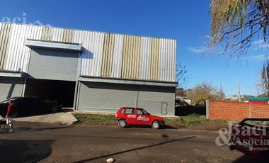 Excelente Galpón con lote lindero