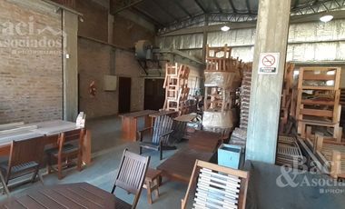 Excelente Galpón con lote lindero