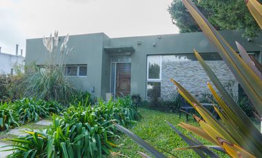 Casa en  Venta en Barrio privado en La Plata