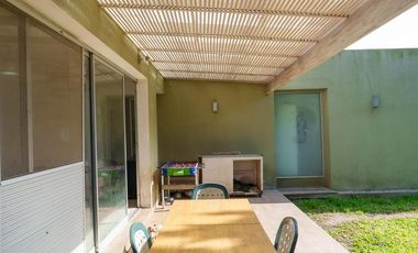Casa en  Venta en Barrio privado en La Plata