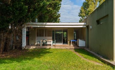 Casa en  Venta en Barrio privado en La Plata