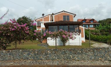 Se Vende Casa Campestre En Condominio, Con Vista Al Lago Calima
