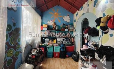 Casa en Venta en Calle Paseo de la virtud, Cofradia de San Miguel RU 26-1334.