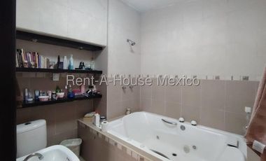 Casa en Venta en Calle Paseo de la virtud, Cofradia de San Miguel RU 26-1334.