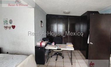 Casa en Venta en Calle Paseo de la virtud, Cofradia de San Miguel RU 26-1334.