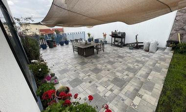 Casa en Venta en Calle De Los Patos, Las Alamedas RU 25-733.