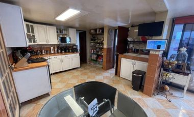 Casa en Venta en Calle De Los Patos, Las Alamedas RU 25-733.