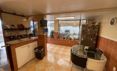 Casa en Venta en Calle De Los Patos, Las Alamedas RU 25-733.