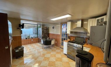 Casa en Venta en Calle De Los Patos, Las Alamedas RU 25-733.