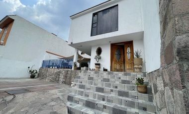Casa en Venta en Calle De Los Patos, Las Alamedas RU 25-733.