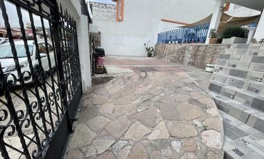 Casa en Venta en Calle De Los Patos, Las Alamedas RU 25-733.