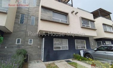Casa en Venta en Calle Hacienda Magnolias, Villas Xaltipa RU 26-738.