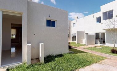 Casa en Venta en Calle 57, Del Sur RU 25-588.