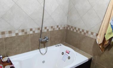 CASA EN VENTA EN EXCELENTE ESTADO CON PILETA APTA CREDITO