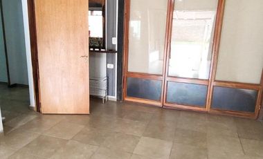 CASA EN VENTA EN EXCELENTE ESTADO CON PILETA APTA CREDITO