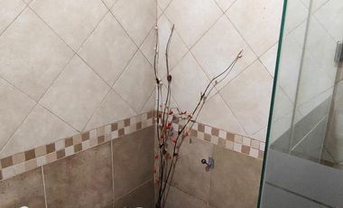 CASA EN VENTA EN EXCELENTE ESTADO CON PILETA APTA CREDITO