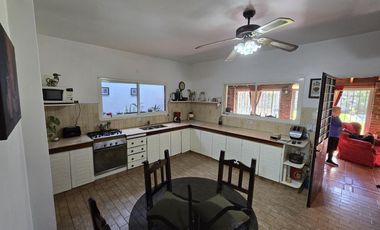 VENTA CASA 5 AMBIENTES EN VILLA ADELINA