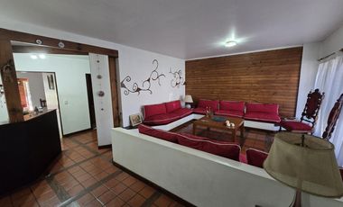 VENTA CASA 5 AMBIENTES EN VILLA ADELINA