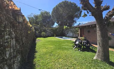 VENTA CASA 5 AMBIENTES EN VILLA ADELINA