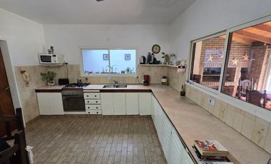 VENTA CASA 5 AMBIENTES EN VILLA ADELINA