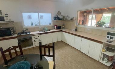VENTA CASA 5 AMBIENTES EN VILLA ADELINA