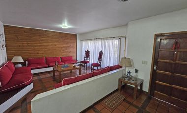 VENTA CASA 5 AMBIENTES EN VILLA ADELINA