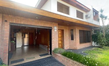 VENTA CASA 5 AMBIENTES EN VILLA ADELINA