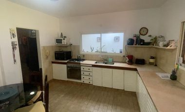 VENTA CASA 5 AMBIENTES EN VILLA ADELINA