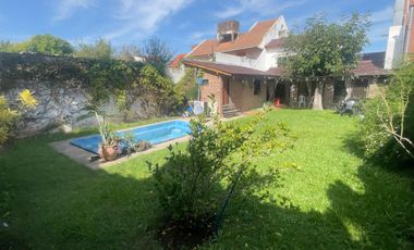 VENTA CASA 5 AMBIENTES EN VILLA ADELINA