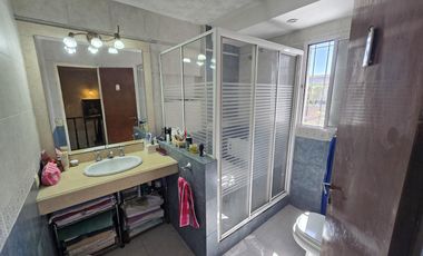 VENTA CASA 5 AMBIENTES EN VILLA ADELINA