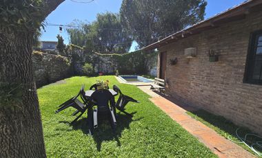 VENTA CASA 5 AMBIENTES EN VILLA ADELINA