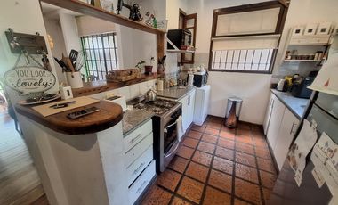 Casa en venta de tres dormitorios en Villa Elisa