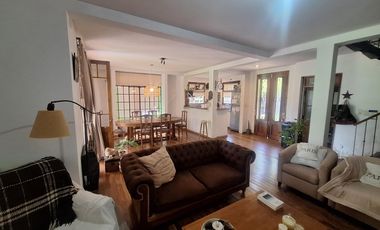 Casa en venta de tres dormitorios en Villa Elisa